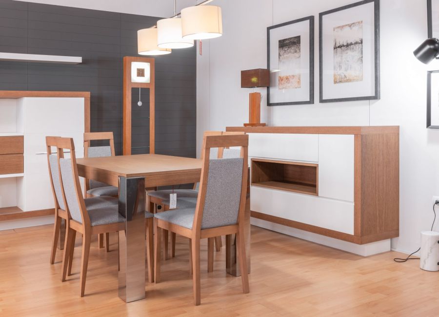 Exposición de muebles en tienda